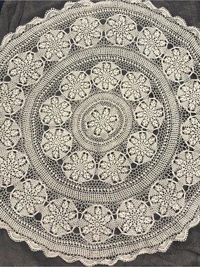 Vintage-Inspired Cream Crochet Wall Doily - Home Wall Decor